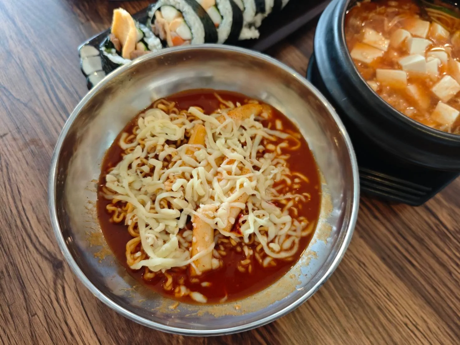 Rabokki — ramen with tteokbokki and cheese — halal